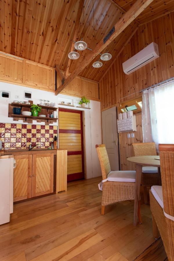 Barna Faház Apartamento Tarnaszentmaria Exterior foto